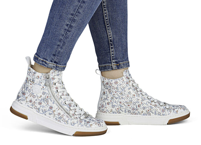 Rieker, modische Damen-Boots, Weite G, mit herausnehmbarem Fußbett WEISS-BUNT